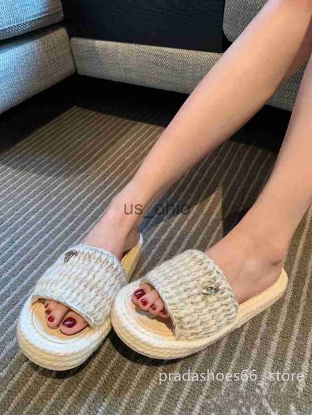

slippers 2023 new woven thick bottom sandals womens beach vacation paris designer casual chain flats slippers fashion double show leather no, Black