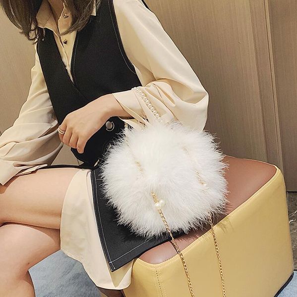

Factory outlet women shoulder bags 3 colors luxury sweet fire chicken feather chain bag street fashion round Mao Mao handbags daily Joker Pearl handbag 10777#, White
