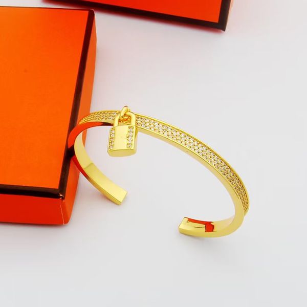 

designers copper inlaid rhinestone bangle for women 5a quality classic kellyy luxury jewelry fashion shiny diamond charm bracelet designer g, Black