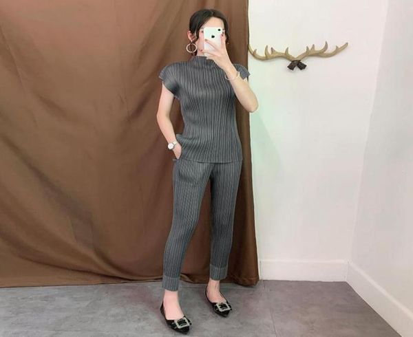 

miyake pleated suit solid simple summer 2021 new series short sleeve vest loose casual straight pants trousers suit japan style9717314, Gray