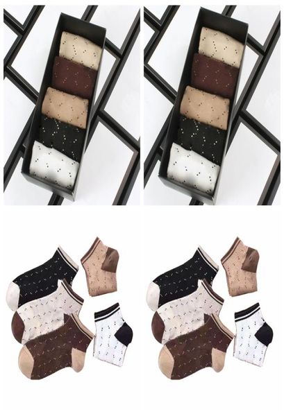 

tide letters pattern sock womens trendy breathable sports socks 5 pairbox non slip daily stocking8417911, Black;white