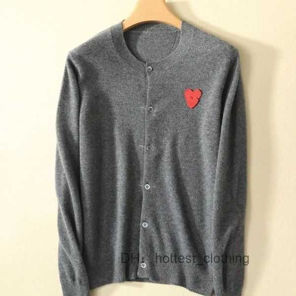 

commes women's designer sweaters cdgs play sweater knit commes casual men sweatshirt des badge garcons hoodie red heart long slevee 4 8, White;black
