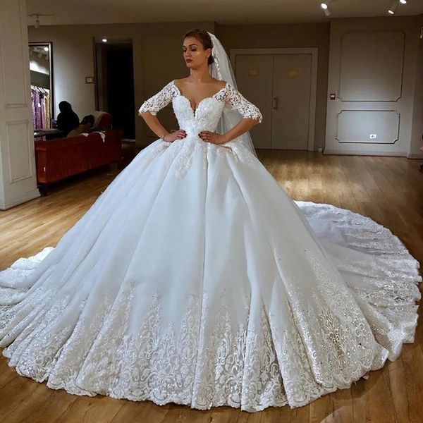 

vintage african ball gown wedding dresses off shoulder half sleeve appliques bridal gowns chapel train robe de mariee, White