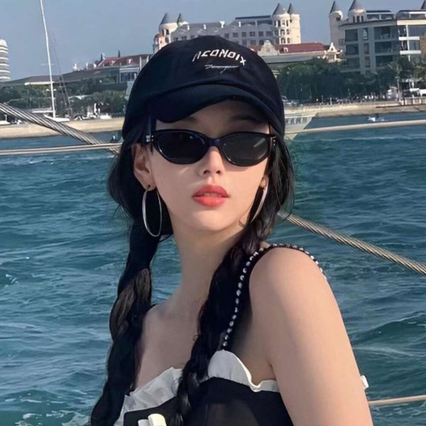 

blogger oval retro small frame sunglasses sunblock fashionable glasses, White;black