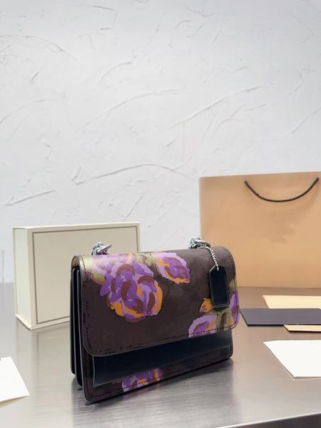 

2023 new luxury fashion designer women's luxury classic flip chain leather material retro versatile straddle bag