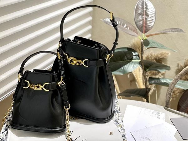 

bucket bag, exquisite and durable, with a combination of modernity and elegance