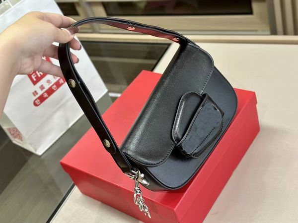 

2023 new leather quality cosmetic bag designer bag single shoulder bag underarm bag ladies saddle bag thickness double shoulder strap Horsebit mini bag 1955