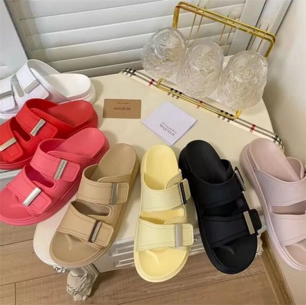 

2023 designer hybrid for womens sliders sandals slipper slippers oversized rubber pool slide platform sandal buckle woman summer sport train, Black