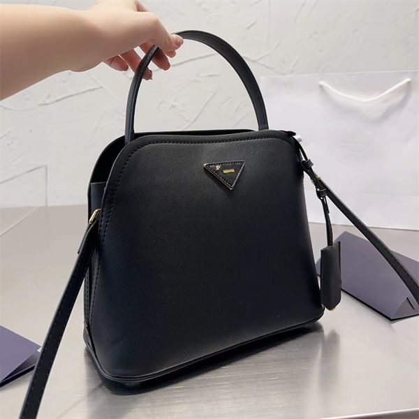 

woman shell shoulder bags designer bag crossbody tote bag luxury handbag purse plain totes small leather triangle 5a 2023