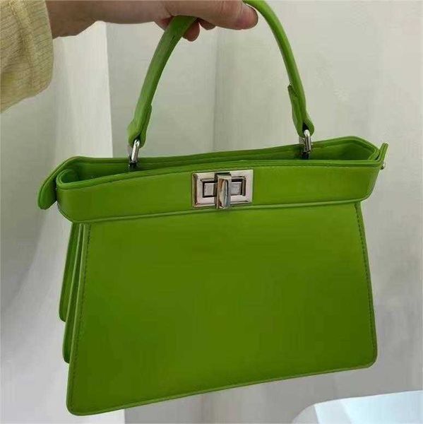 

designer bag outdoor women's handheld bag simple lock buckle shoulder crossbody women's bag f bags to13