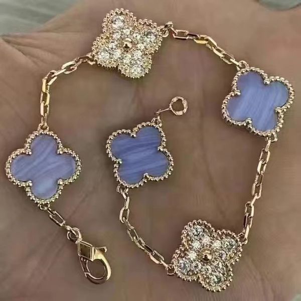 

Four-leaf Clover Gold Charm Bracelet with Diamond Accents - Shell Motif, Unisex Fashion Jewelry, Perfect for Valentine's Day