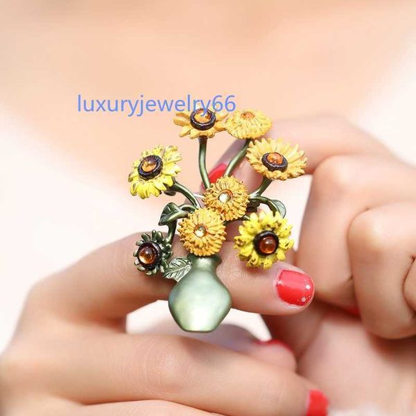 

retro sunflower vase brooches for woman autumn winter brooch party accessories gift, Gray