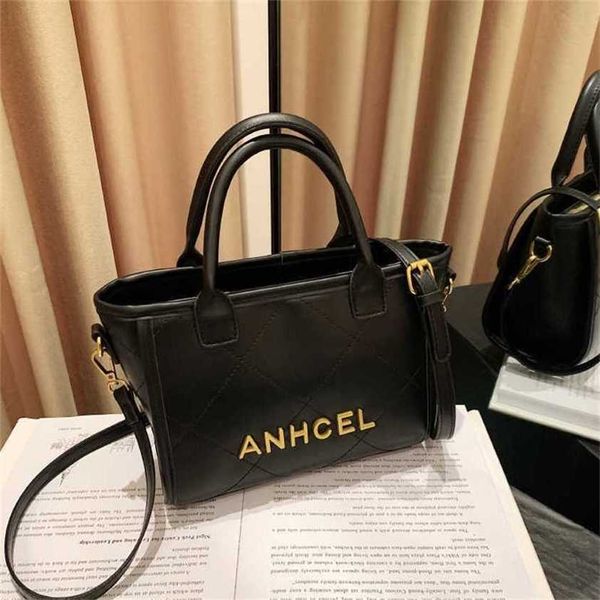 

28% off bag 2024 new launch designer handbag xinchi lingge embroidered thread diagonal straddle classic letter single small style