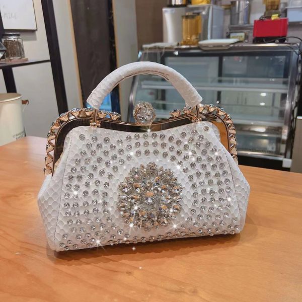 

evening bags luxury fashion diamonds women's handbags leather design clip bag portable tote shoulder messenger bags 230826