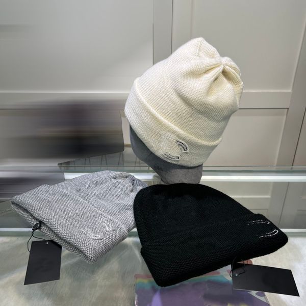 

fashion designer letter men women beanie fall/winter thermal knit hat ski brand bonnet plaid skull hat luxury warm cap, Blue;gray