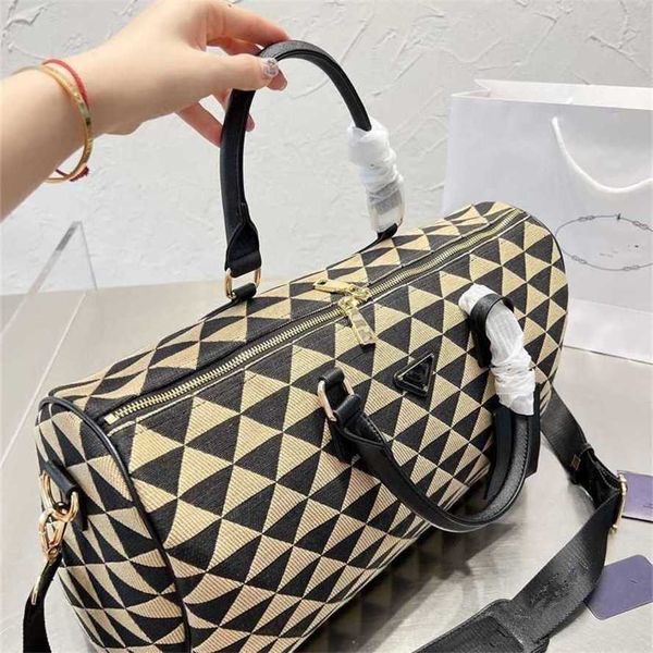 

bag 2024 new launch designer handbag p wedding pillow triangle geometry versatile