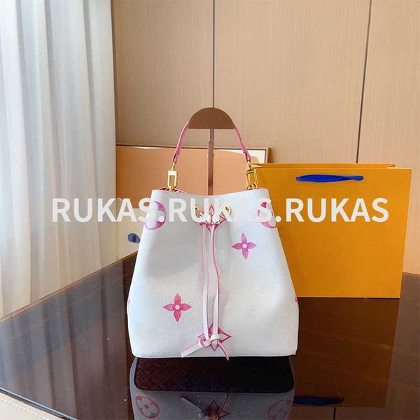 

2023 fashion handbag simple casual design bucket bag large capacity elegant canvas print leather presbyched luxury crossbody bag