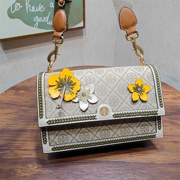 

12% new launch early launch women's new product chain one shoulder oblique straddle versatile fashion old flower square organ small and