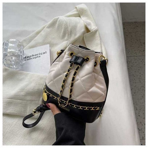 

13% off bag 2024 new launch designer handbagfashionable xiaoxiang fengshui bucket women's new popular lingge contrast color chain cross