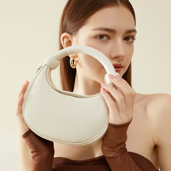 

autumn genuine leather fashionable and exquisite girl handbag with crescent style
