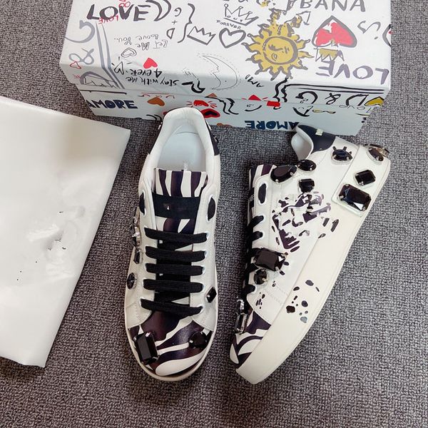 

designer woman shoe leather lace up men fashion platform oversized sneakers white black mens womens luxury velvet suede casual shoes chaussu