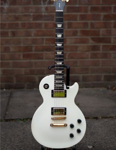 

paul studio - alpine white with gold hardware - electric guitar
