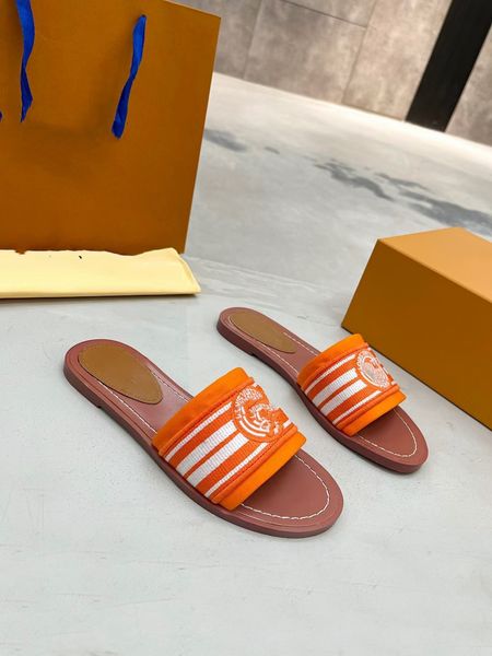 

womens designer sandals summer luxury slippers ringer chain black white apricot color leather sandals outdoor 0825