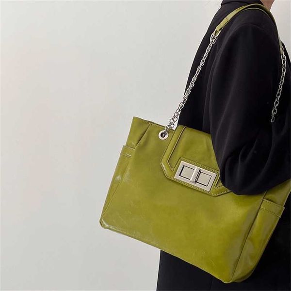 

evening bags oil wax leather large capacity tote bag korean version versatile lock buckle underarm chain strap shoulder 230828