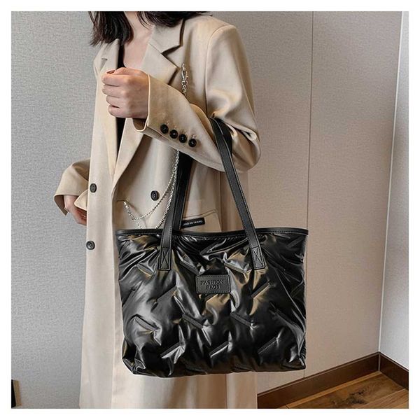 

exquisite evening bags large capacity down jacket bag women's versatile niche handbag high-end and fashionable tote bag 230828