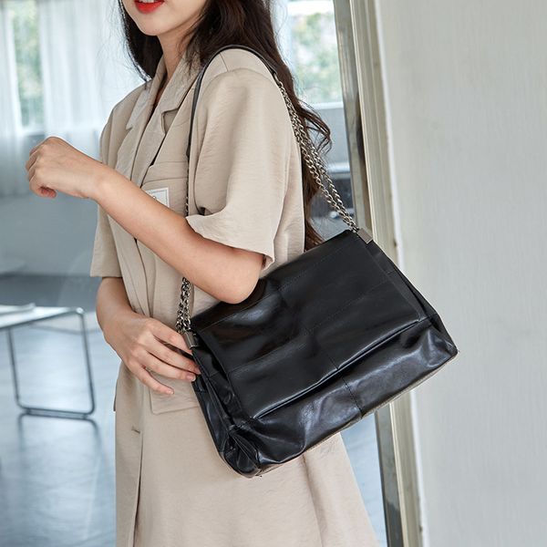 

2023 new chain shoulder women's bag luxury handbags chain wandering bag niche design embroidery line shoulder bag