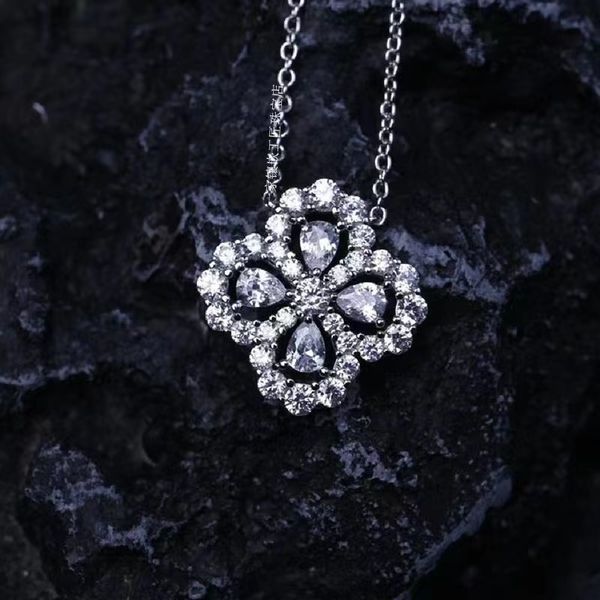 

european and american necklace accessories, four leaf grass micro inlaid flowers, new necklaces, collarbone chains, earrings, and earrings f, Golden;silver