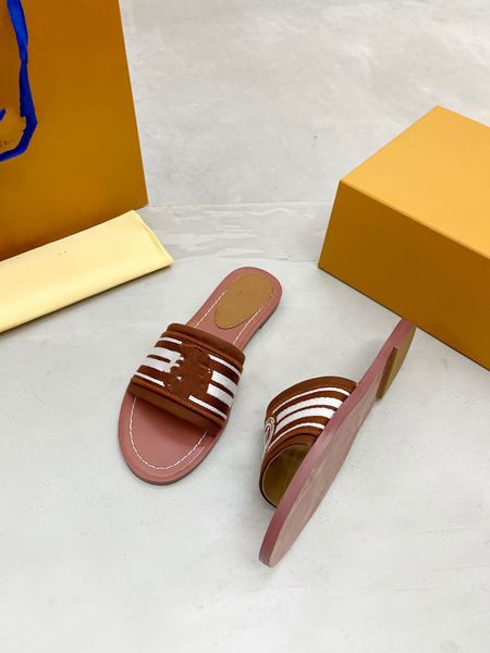 

womens designer sandals summer luxury slippers ringer chain black white apricot color leather sandals outdoor beach seaside 0825