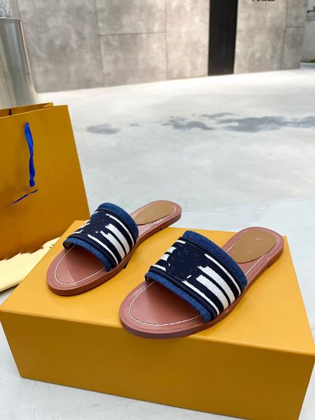

womens designer sandals summer luxury slippers ringer chain black white apricot color leather sandals outdoor beach seaside home flat 0825