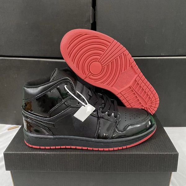 

2023 brand basketball shoes for men women 1s mid lace-up casual flats outdoor comfortable non-slip skateboarding sports sneakers 36-45, Black