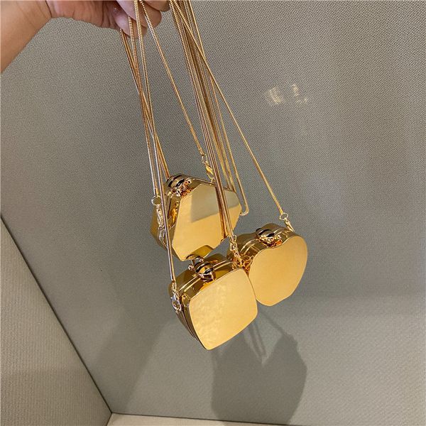 

evening bags mini metal chain crossbody bag for women party evening bag designer shell bag shoulder bags luxury purses 230829