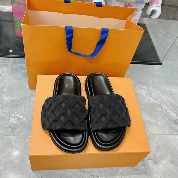 

2023 luxury designer classic man women sandal summer pool pillow comfort sandal flat adjustable strap slipper embossed, Black
