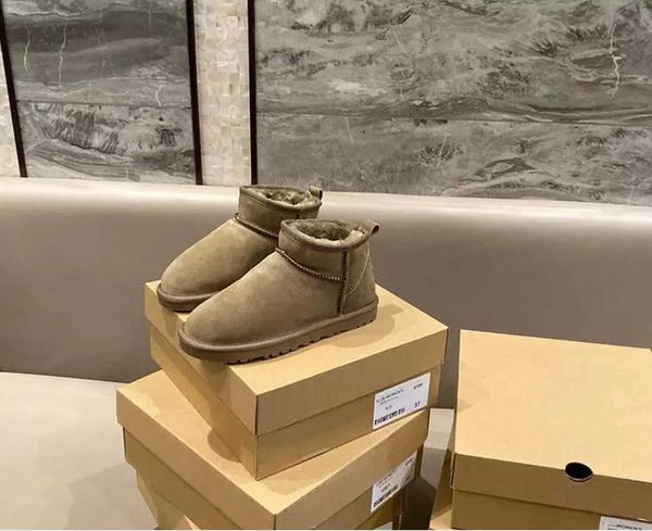 

2024 aus u5854 classical short miniwomen snow boots keep warm boot man womens plush casual sheepskin suede shoes chestnut grey transshipment, Black