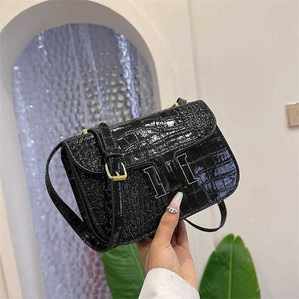 

62% off bag 2024 new launch designer handbag early launch women's new button crocodile pattern kangkang fashion trend crossbody bags