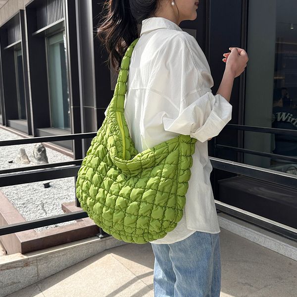

evening bags quilted padded crossbody bag for women pleated bubbles cloud shoulder bags large tote bucket designer bag ruched handbags 23082