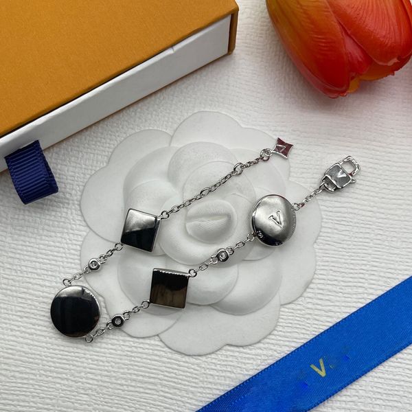 

Designer Bracelet Luxury Bracelets for Women Charming Bracelets Silver Plated Bracelets Non Tarnish Fashion Temperament Bracelets Classic Jewelry Gifts