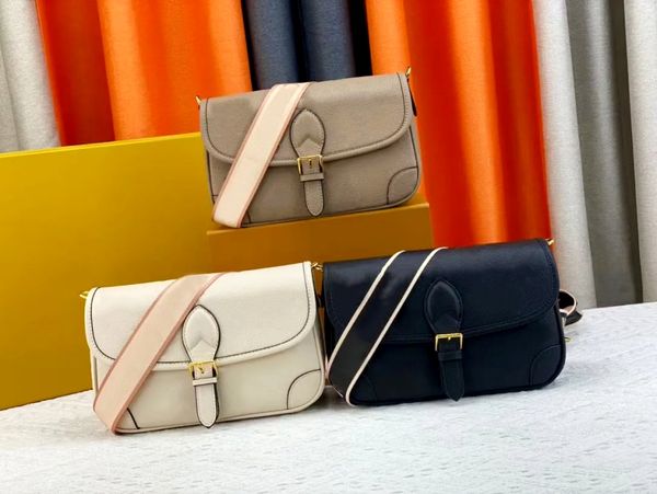 

designer tory bag classical crossbody bags luxurys fashion trend striped heart shape shoulder bags banquet shopping wedding leisure business