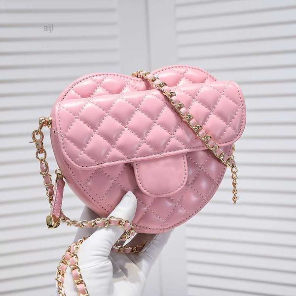 

2022ss f/w france womens classic mini quilted heart zipper vanity bags lambskin cosmetic case gold metal hardware matelasse chain crossboy s