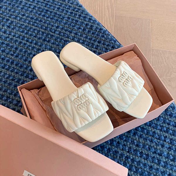 

designer slippers miui slipper sandal anti slip flat bottomed outer slippers women's leather outdoor slides pqn2