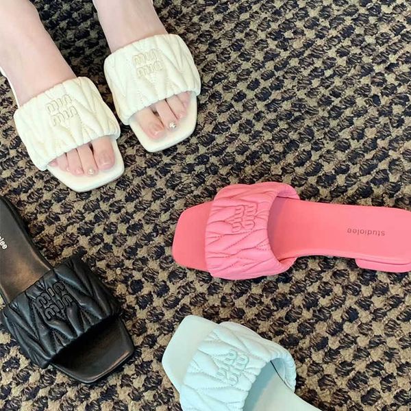

designer slippers miui slipper flat bottom casual slippers women thick heel sandals outdoor slides axz6