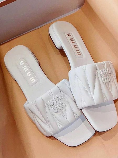 

designer slippers miui slipper pink sandals women toe pleats flat bottom simple slippers women outdoor slides 070j