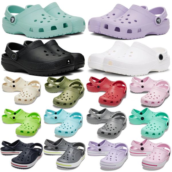 

2023 designer sandals clog buckle slippers croos slides mens kids triple black white khaki blue waterproof shoes nursing hospital womens