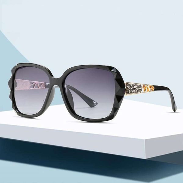 

trendy and fashionable diamond encrusted sunglasses for women large frame uv proof outdoor driving, White;black