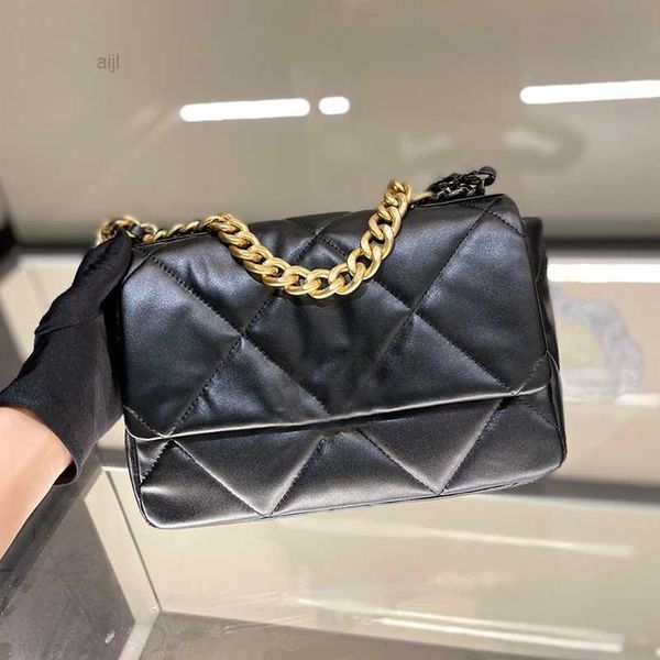 

womens lambskin 19 series serial number bags classic flap quilted gold chain totes two-tone crossbody shoulder fashion trends luxury designe
