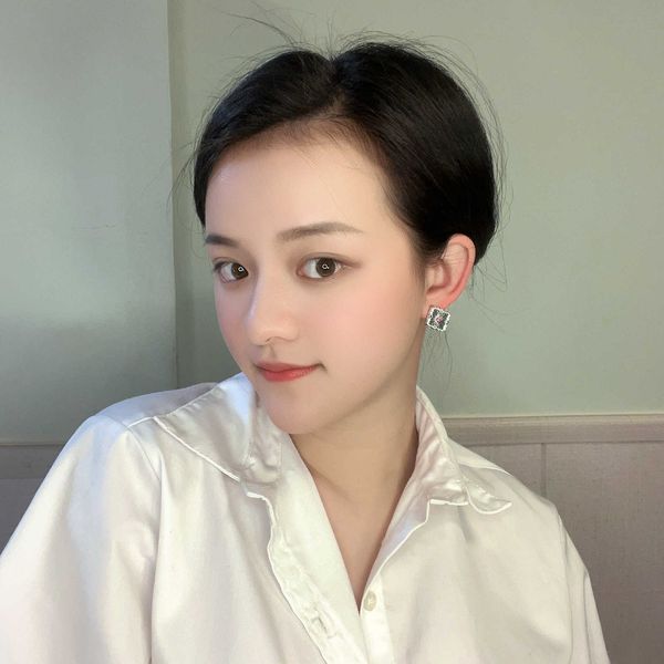 

Designer Earrings Buccellati Luxury Top Ear Buckle French Style Light High Grade Elegant and Charm Little jewelry Girl Accessories Jewelry