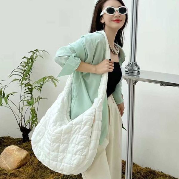

large capacity rhombus pleated diagonal cross bag women's small design cloud bubble shoulder bag simple soft lightweight bag 230831